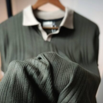 Premium olive green ribbed knit Old Money polo shirt with beige contrast collar and sleeve cuffs made from 240 GSM Chelly Rib fabric