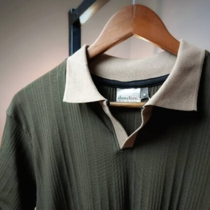 Premium olive green ribbed knit Old Money polo shirt with beige contrast collar and sleeve cuffs made from 240 GSM Chelly Rib fabric
